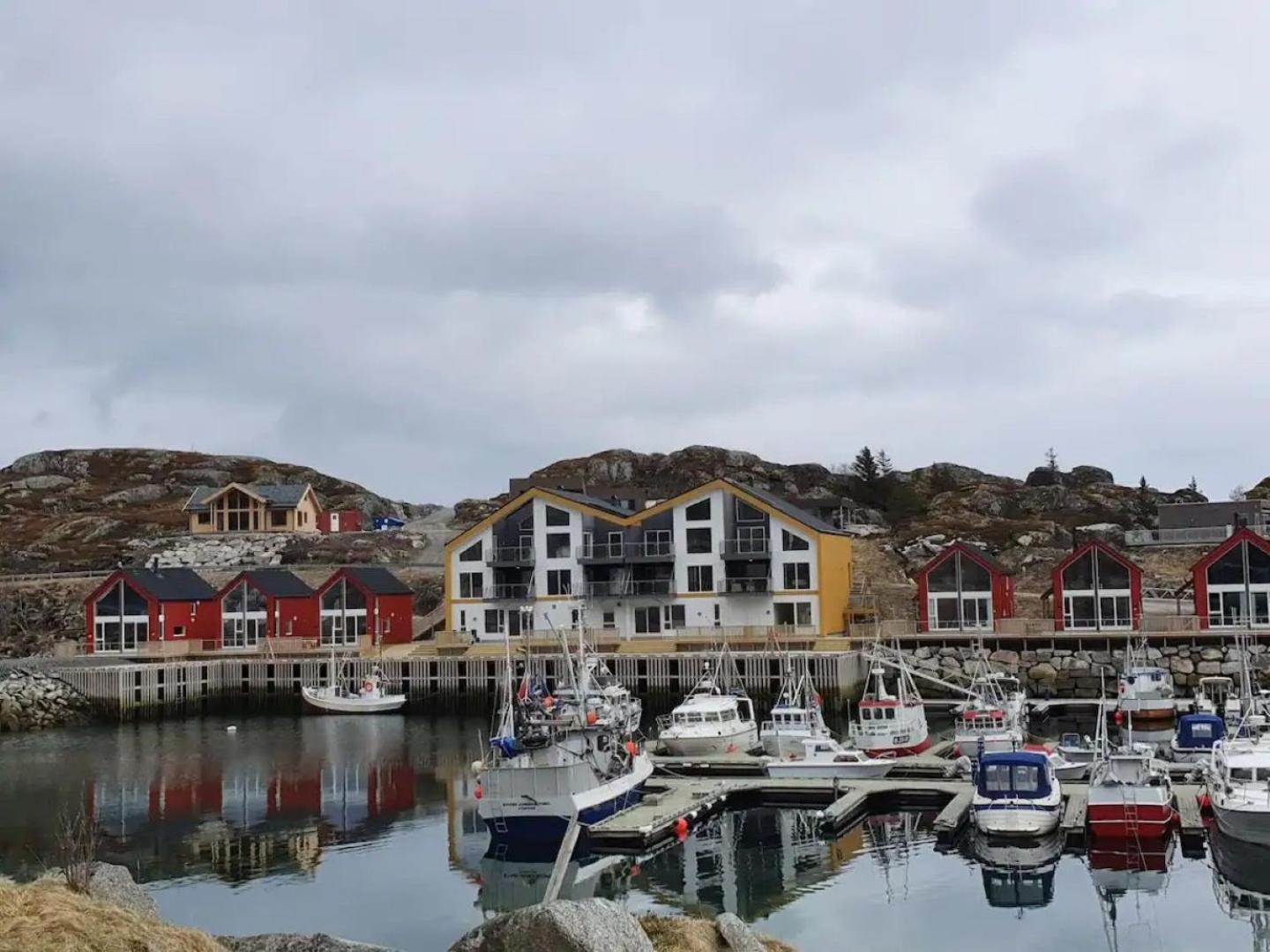 Gjermesoy Luxury Apartment Ballstad Bagian luar foto