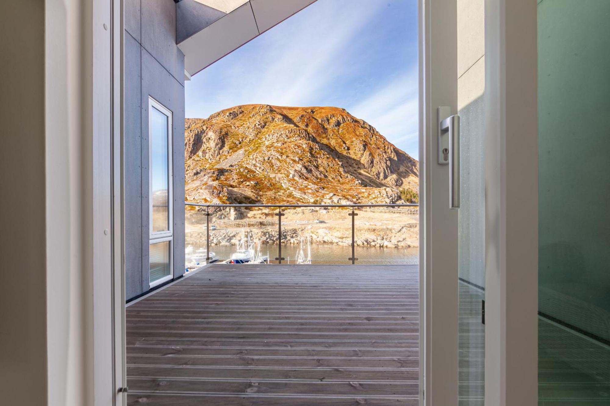 Gjermesoy Luxury Apartment Ballstad Bagian luar foto
