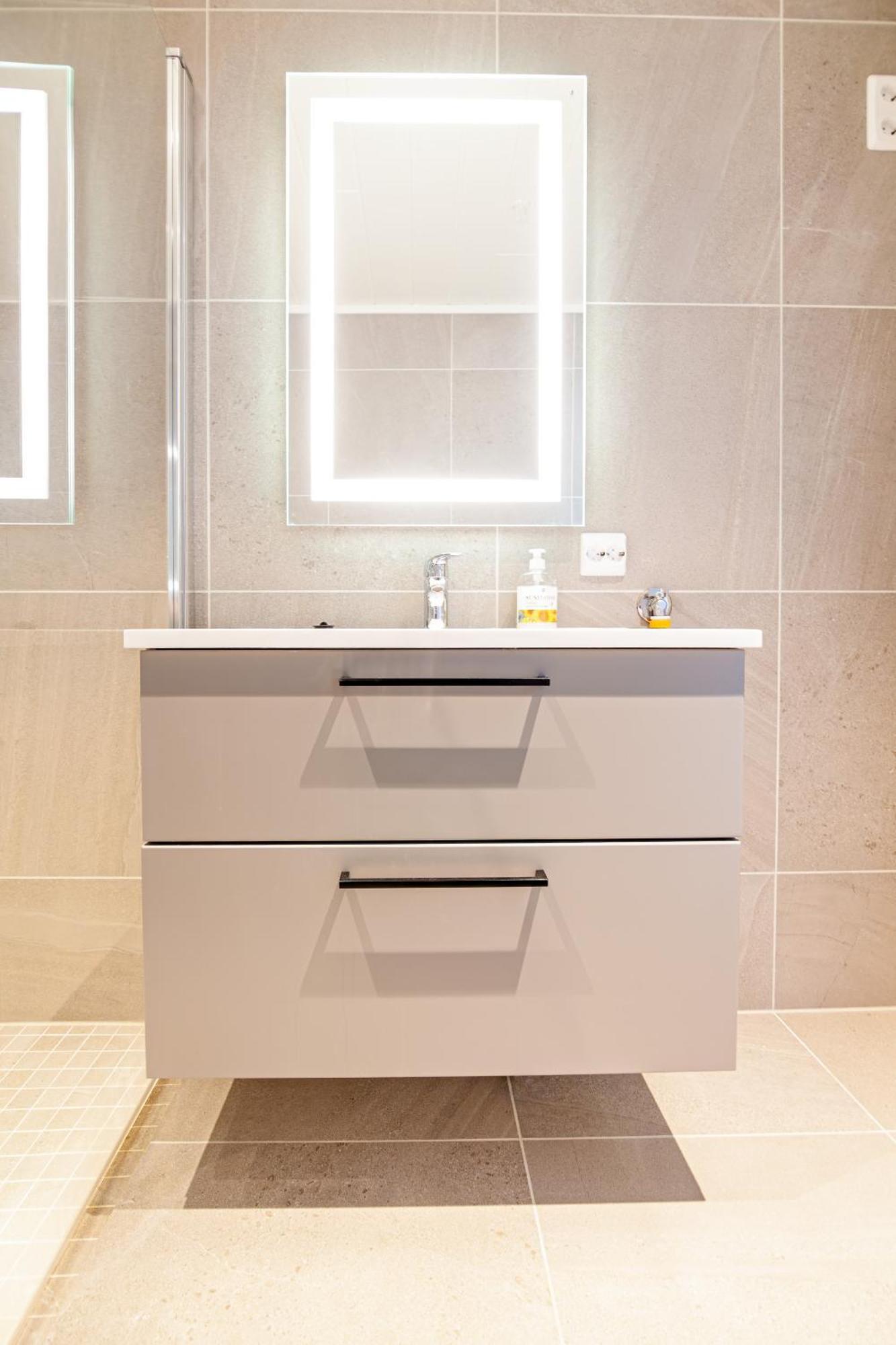 Gjermesoy Luxury Apartment Ballstad Bagian luar foto