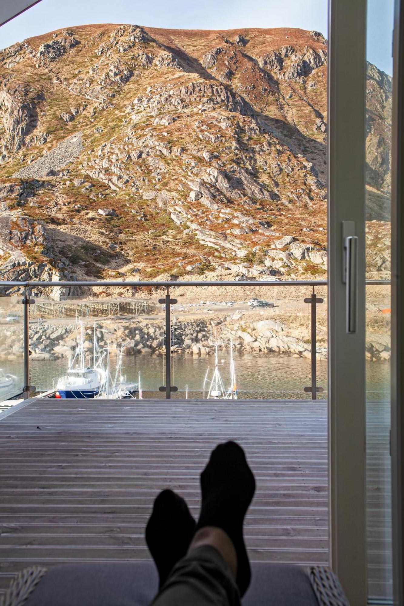 Gjermesoy Luxury Apartment Ballstad Bagian luar foto